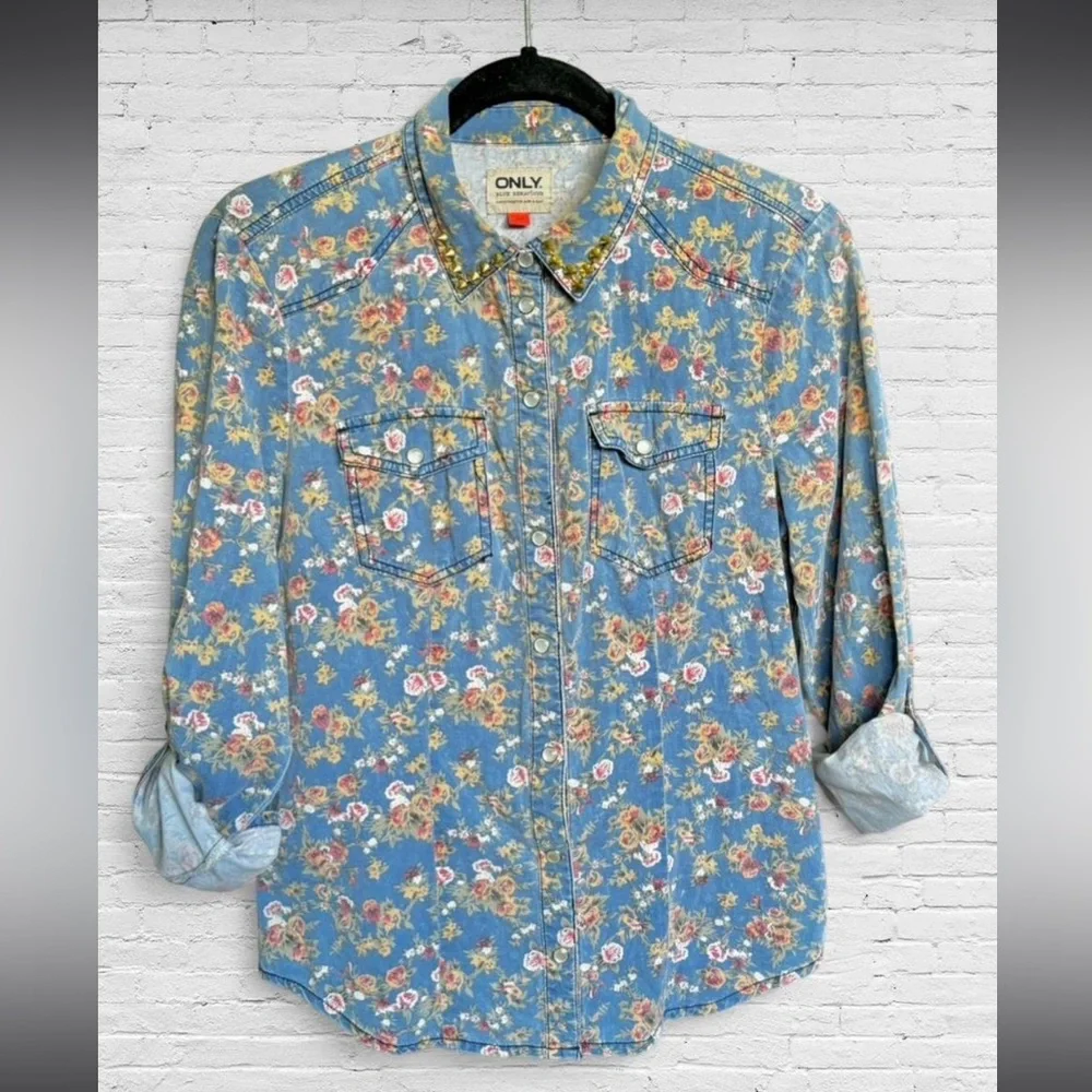ONLY Blue Floral Studded Collar Western Button-Up Shirt - Picture 3 of 8